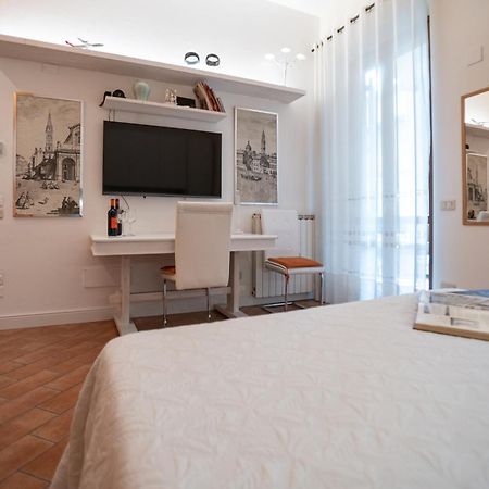 Studio Apartment With Terrace - Parking Florence Exterior photo